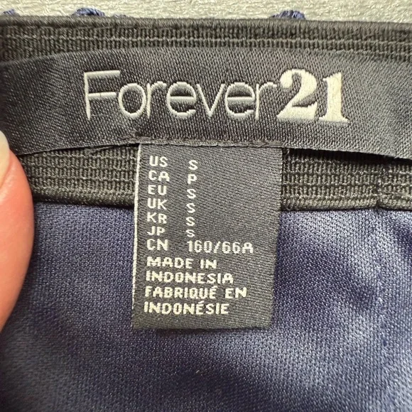 Forever 21 - Elegant Navy Lace Mini Skirt - Picture 6 of 8